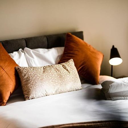 Modern 2 Bedroom Apartment - City Centre - Parking Манчестър Екстериор снимка