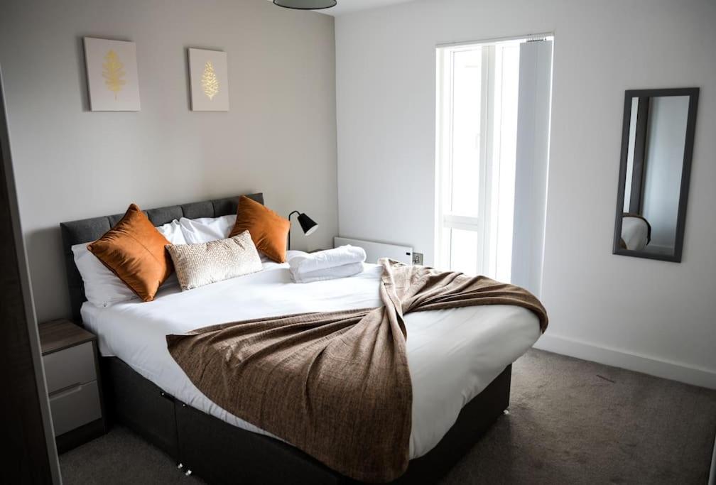 Modern 2 Bedroom Apartment - City Centre - Parking Манчестър Екстериор снимка
