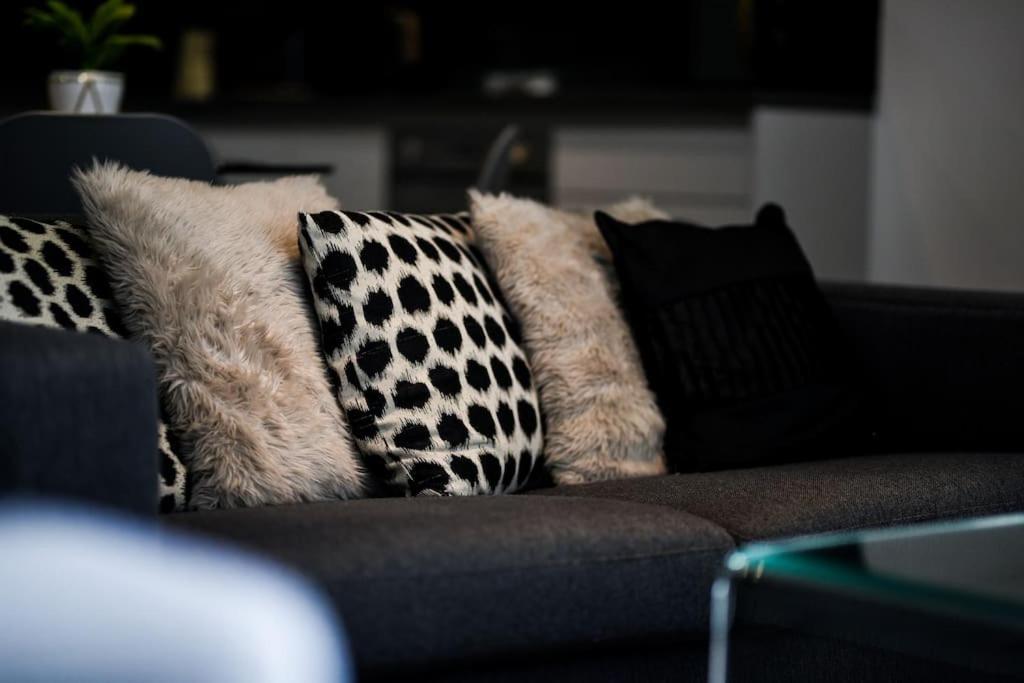 Modern 2 Bedroom Apartment - City Centre - Parking Манчестър Екстериор снимка