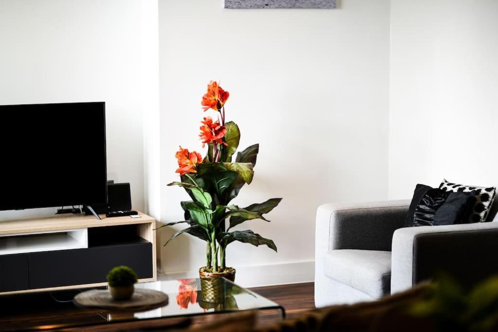Modern 2 Bedroom Apartment - City Centre - Parking Манчестър Екстериор снимка