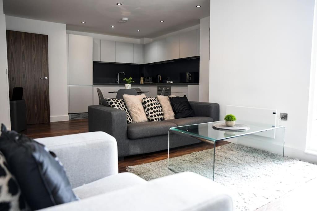 Modern 2 Bedroom Apartment - City Centre - Parking Манчестър Екстериор снимка